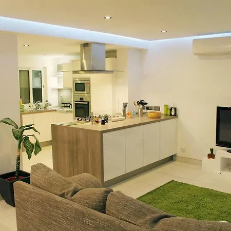 Beblow Flats Apartment